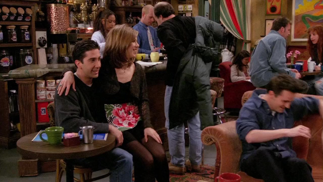 Screencaps of Friends Season 2 Episode 17