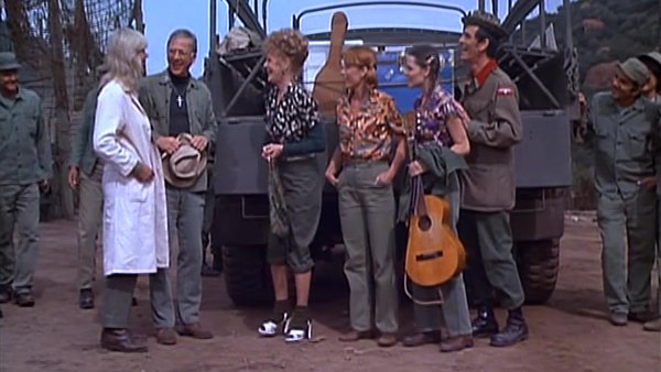 Screencaps of M*A*S*H Season 10 Episode 1