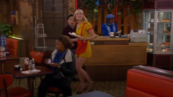 Screenshot of 2 Broke Girls Season 5 Episode 1 (S05E01)