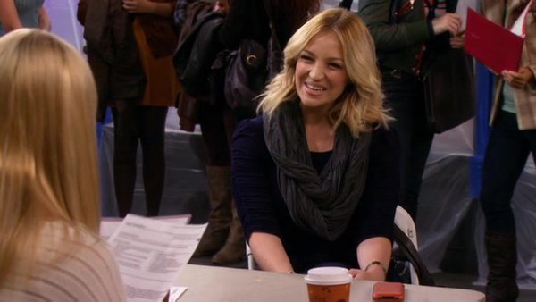 Screencaps of 2 Broke Girls Season 2 Episode 9