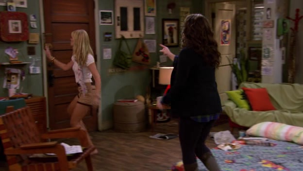 Screenshot of 2 Broke Girls Season 1 Episode 6 (S01E06)
