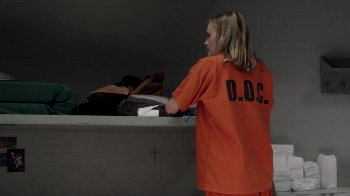 Screenshot of Orange Is the New Black Season 1 Episode 1 (S01E01)