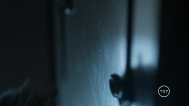 Screenshot of Legends Season 2 Episode 2 (S02E02)