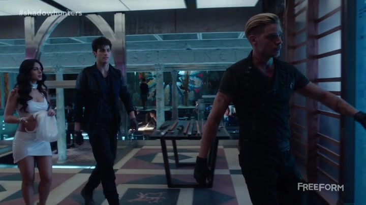 Screencaps of Shadowhunters Season 1 Episode 1