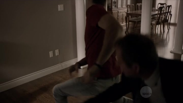 Screenshot of Bitten Season 3 Episode 10 (S03E10)
