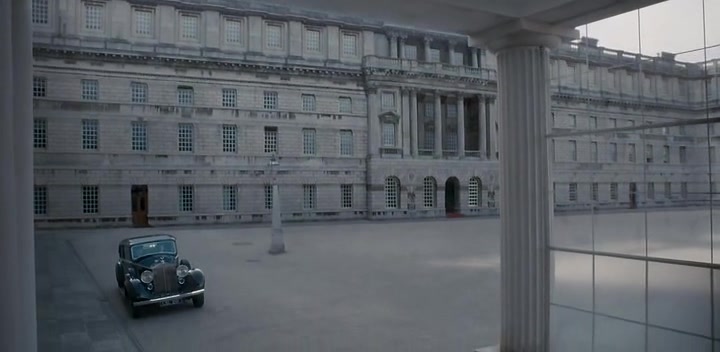 Screencaps of The Crown Episode 10