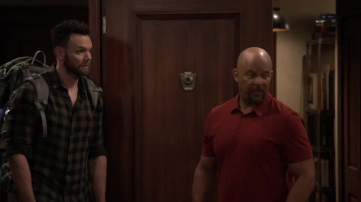 Screenshot of The Great Indoors Season 1 Episode 3 (S01E03)