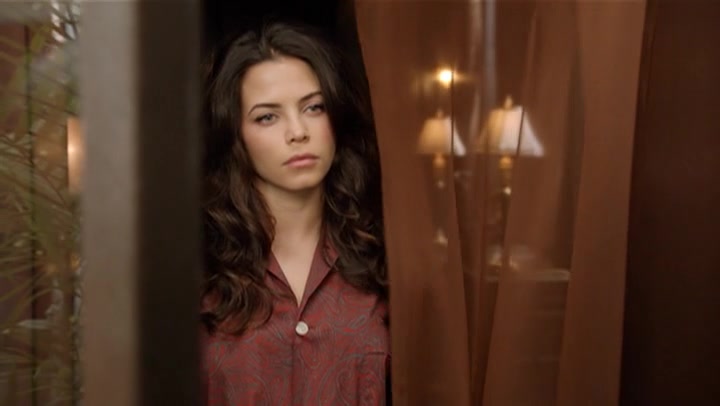 Screenshot of Witches of East End Season 1 Episode 4 (S01E04)