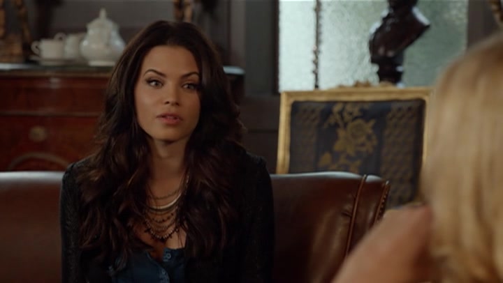 Screenshot of Witches of East End Season 1 Episode 4 (S01E04)