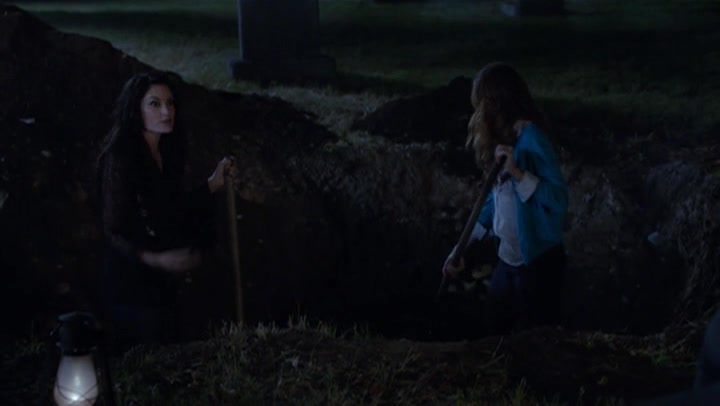 Screenshot of Witches of East End Season 1 Episode 2 (S01E02)