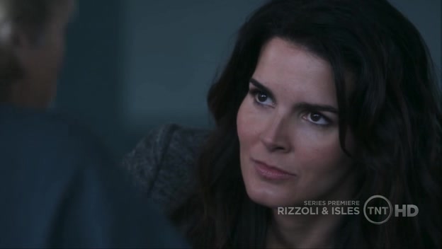 Screencaps of Rizzoli & Isles Season 1 Episode 1