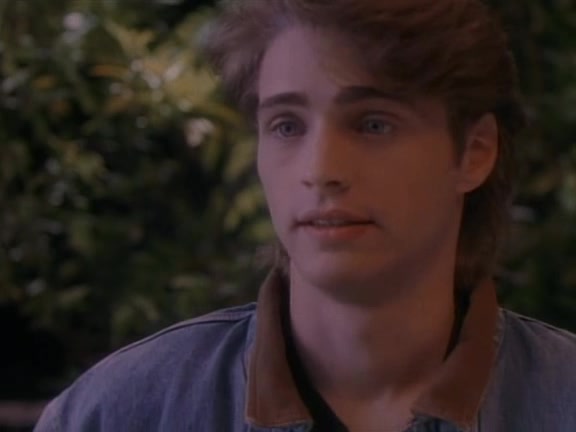 Screenshot of Beverly Hills, 90210 Season 1 Episode 1 (S01E01)
