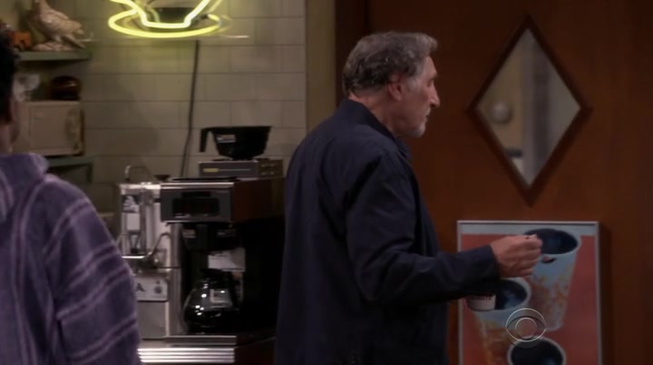 Screenshot of Superior Donuts Season 1 Episode 1 (S01E01)