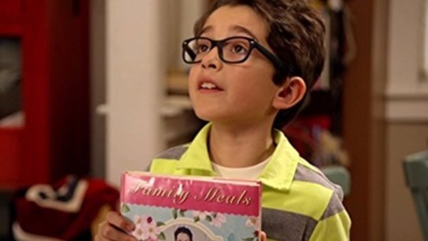 Stuck in the Middle Season 1 Episode 11