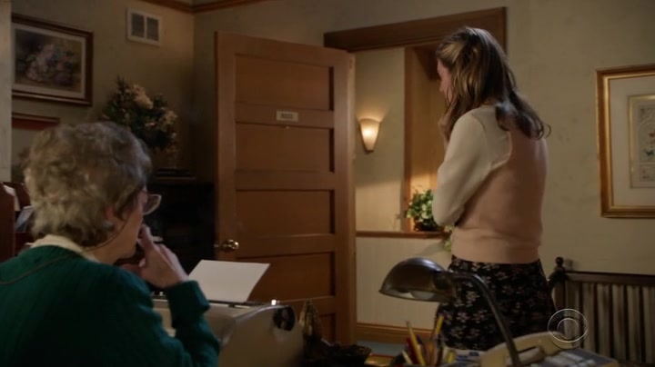 Screenshot of Young Sheldon Season 2 Episode 15 (S02E15)