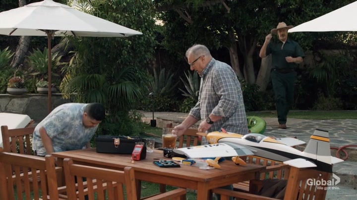 Screenshot of Modern Family Season 11 Episode 3 (S11E03)