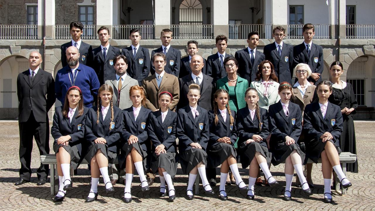 Il Collegio 6 A Che Ora Inizia